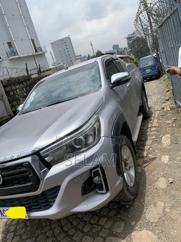 Toyota Hilux 2017 Silver