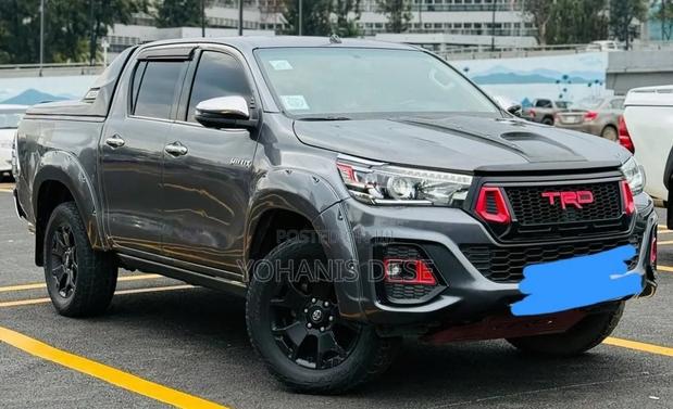 Toyota Hilux 2019 Gray