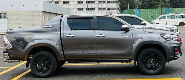 Toyota Hilux 2019 Gray