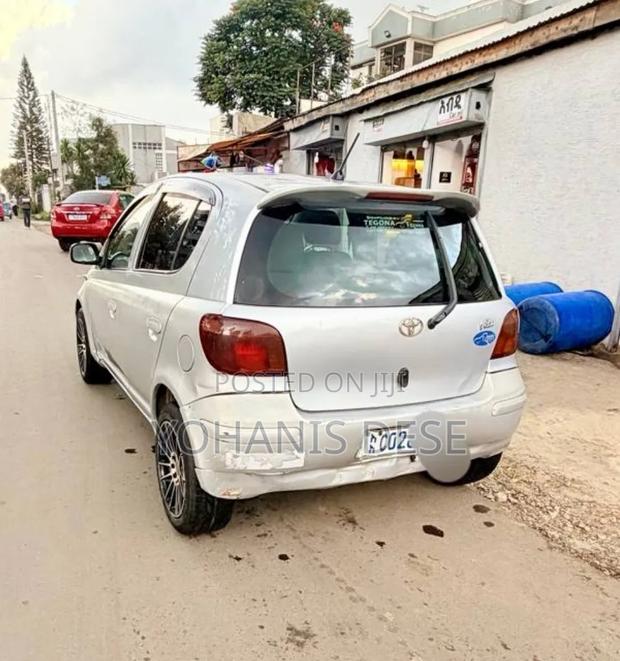 Toyota Vitz 2004 Silver