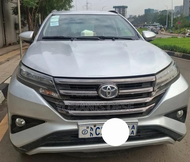Toyota Rush 2022 Silver