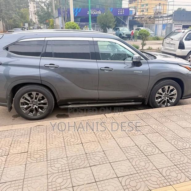 Toyota Highlander 2021 Blue