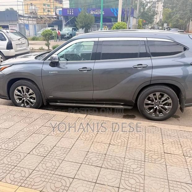 Toyota Highlander 2021 Blue