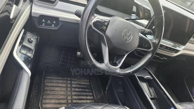 Volkswagen ID.6 2023 Purple