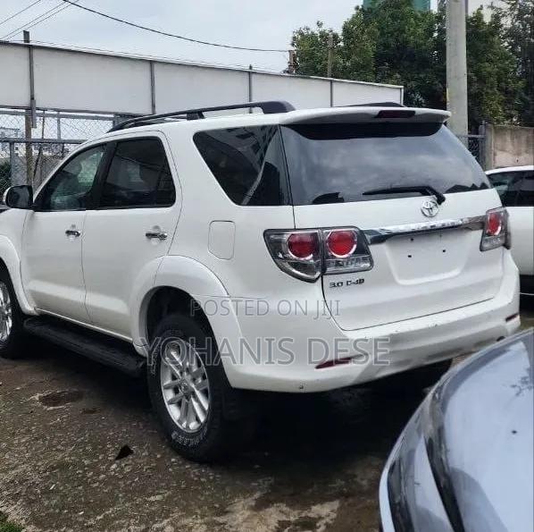 Toyota Fortuner 2013 White