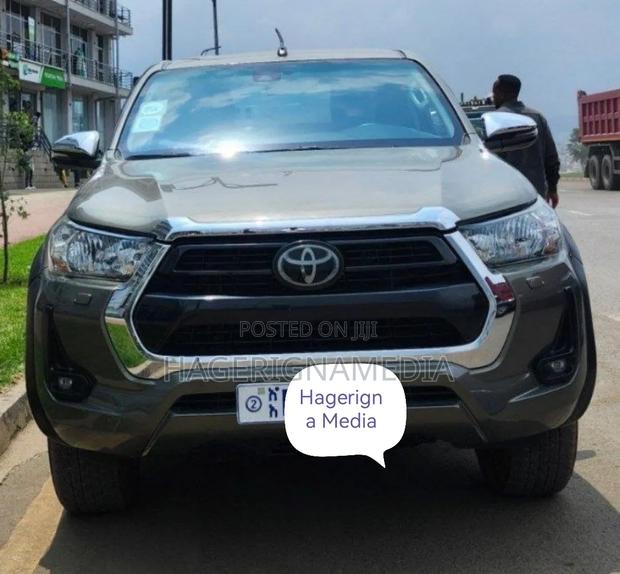 Toyota Hilux 2021 Gray
