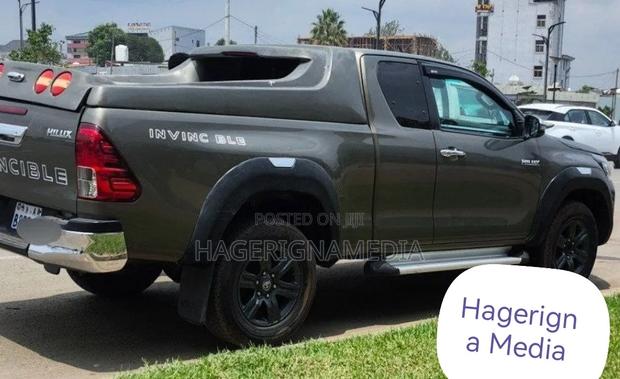 Toyota Hilux 2021 Gray