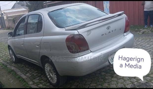 Toyota Platz 2001 Silver