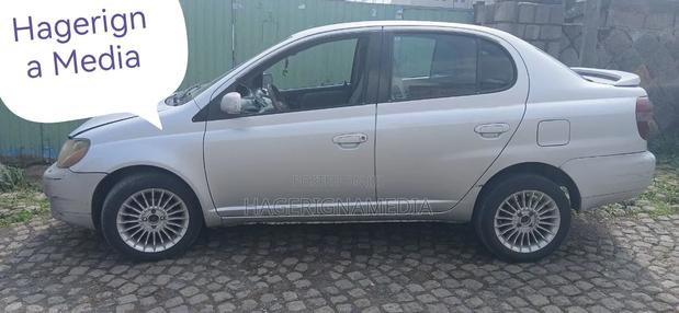 Toyota Platz 2001 Silver
