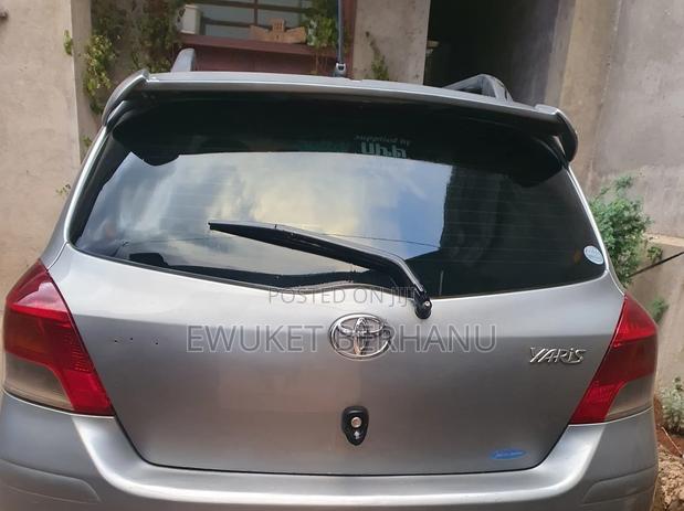 Toyota Yaris Base Hatchback 5dr 2010 Gray
