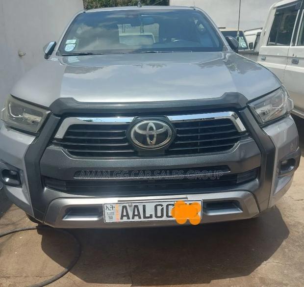 Toyota Hilux 2021 Silver