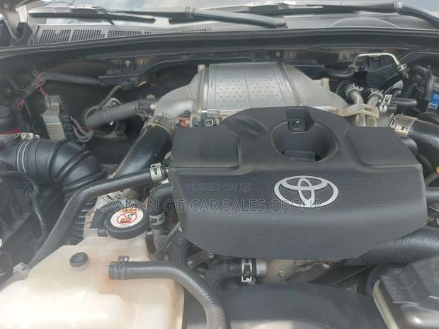 Toyota Hilux 2021 Silver