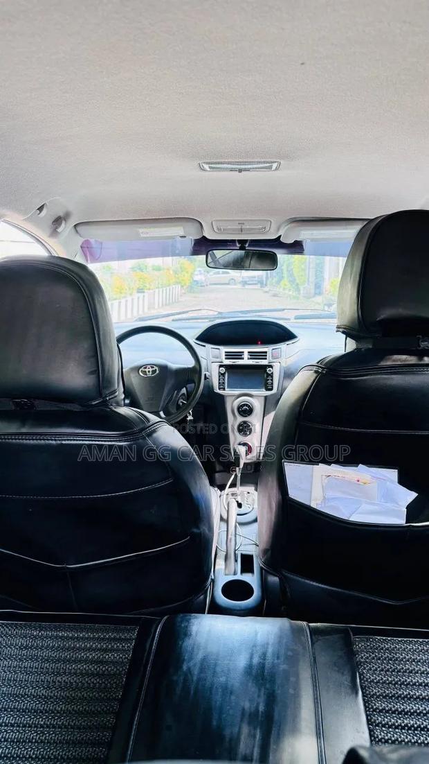 Toyota Yaris 2010 Beige