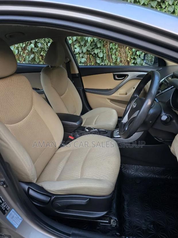Hyundai Elantra 2011 Gold