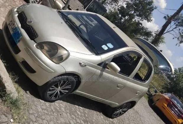 Toyota Vitz 2002 Pearl