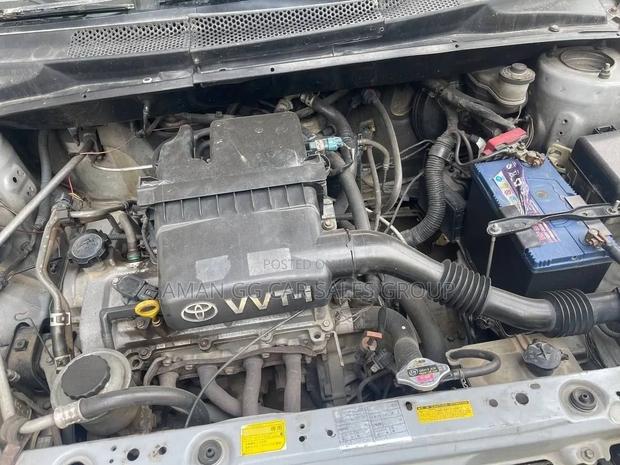 Toyota Vitz 2002 Pearl