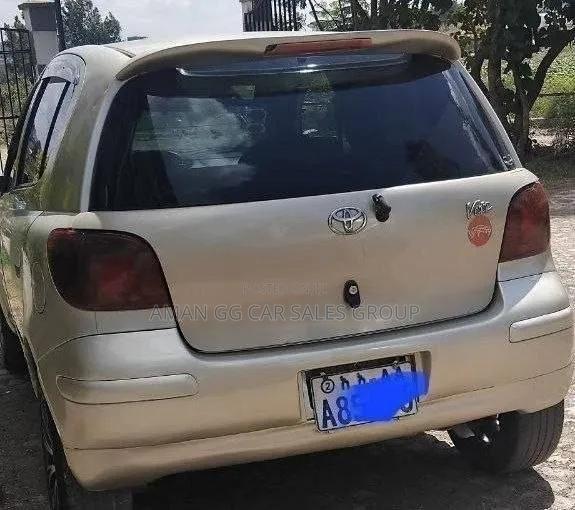 Toyota Vitz 2002 Pearl