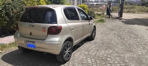 Toyota Vitz 2002 Pearl