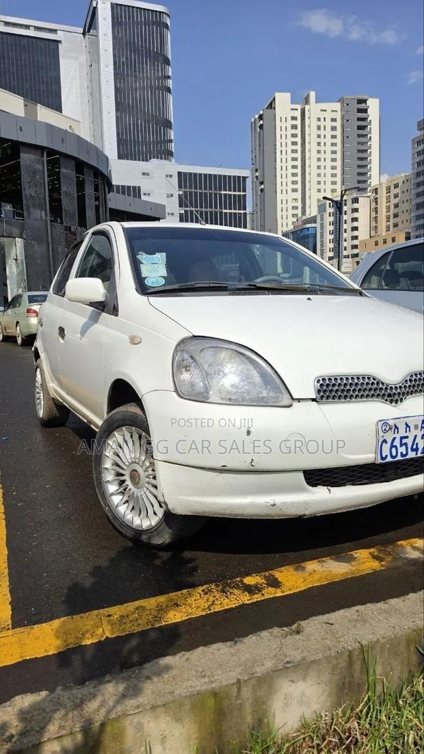 Toyota Vitz 2001 White