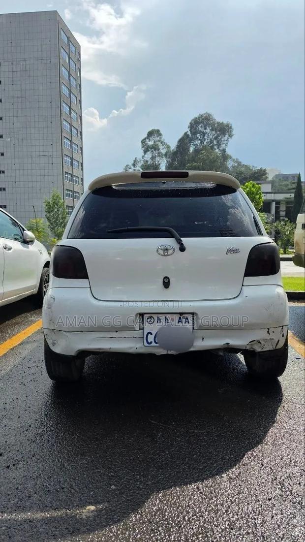 Toyota Vitz 2001 White