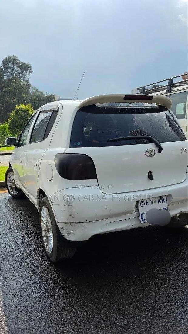 Toyota Vitz 2001 White