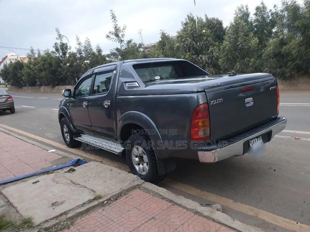 Toyota Hilux 2010 Gray