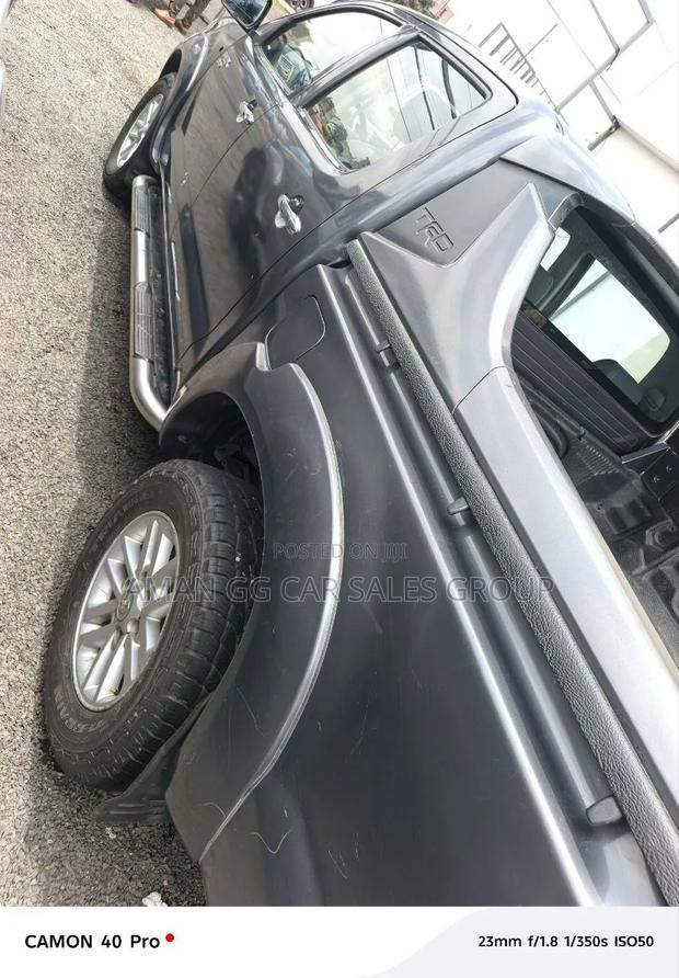 Toyota Hilux 2010 Gray