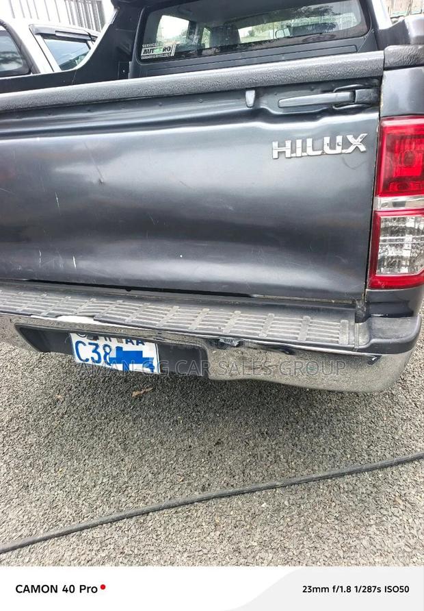 Toyota Hilux 2010 Gray