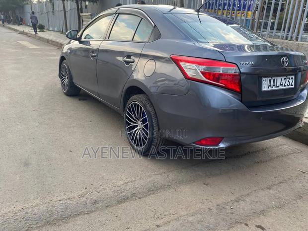 Toyota Yaris 2014 Gray