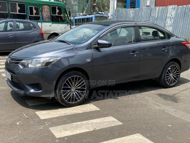 Toyota Yaris 2014 Gray