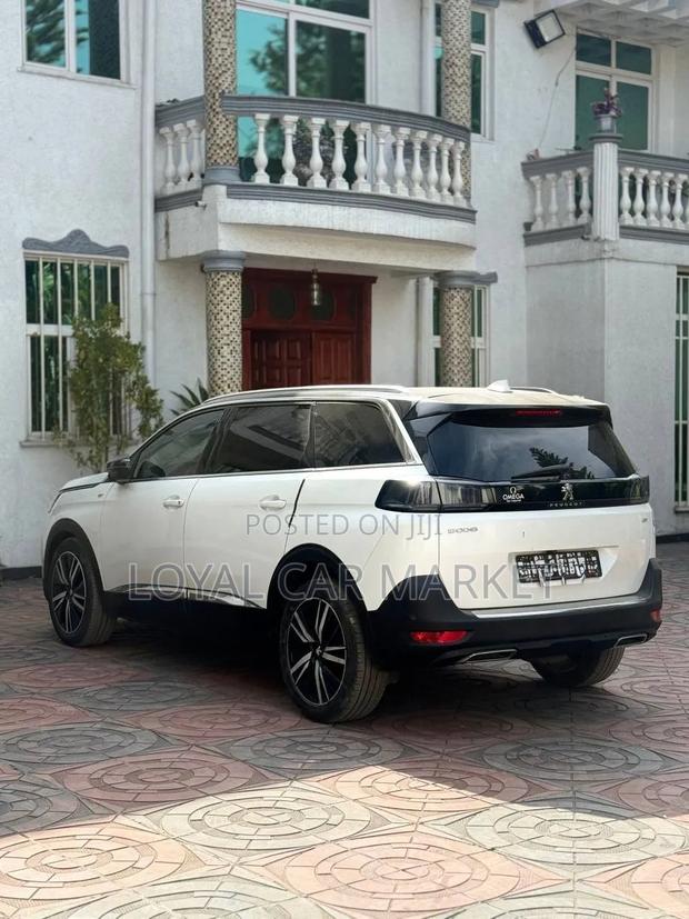 Peugeot 5008 2021 White