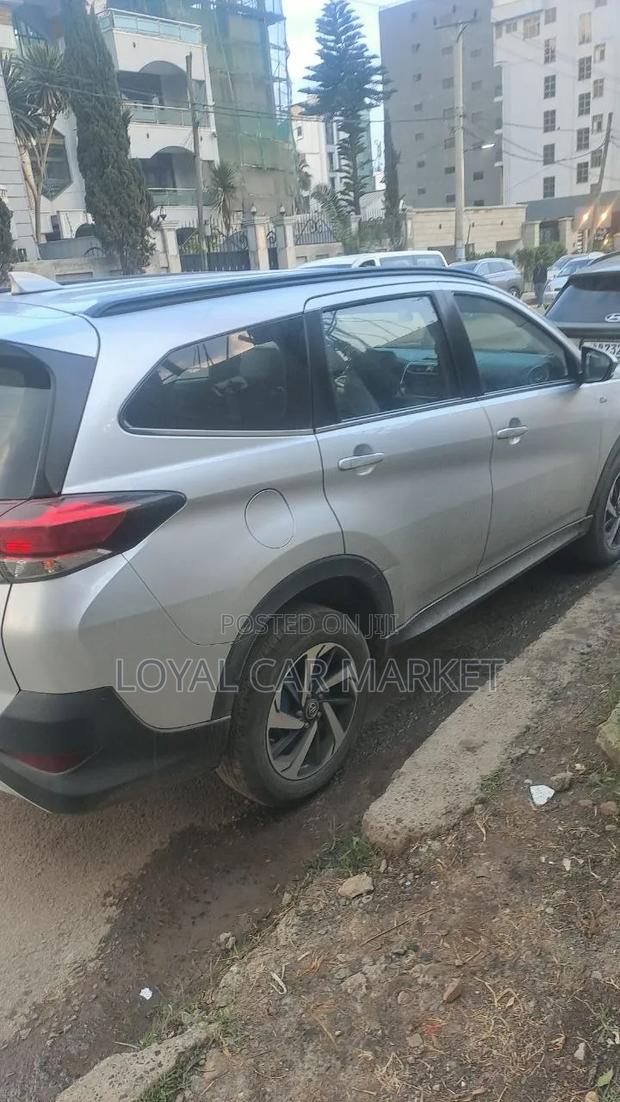 Toyota Rush 2020 Silver