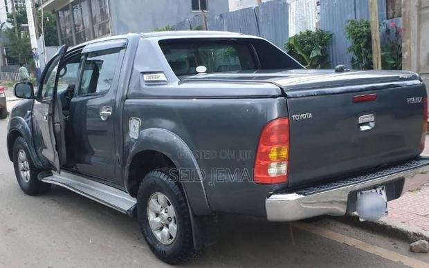Toyota Hilux 2008 Gray