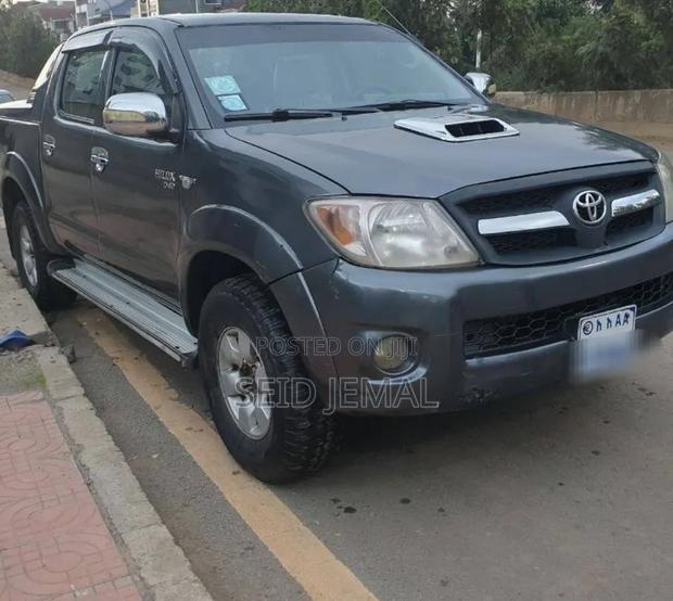 Toyota Hilux 2008 Gray