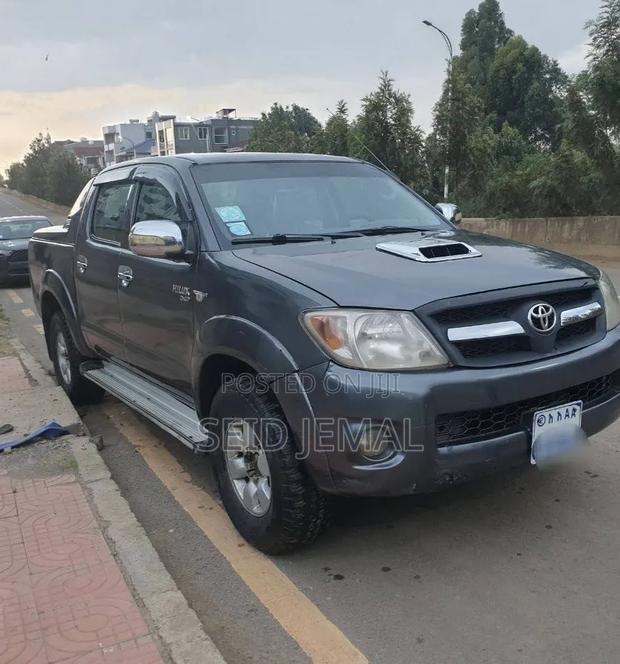 Toyota Hilux 2008 Gray