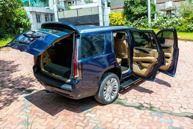 Cadillac Escalade 2018 Blue