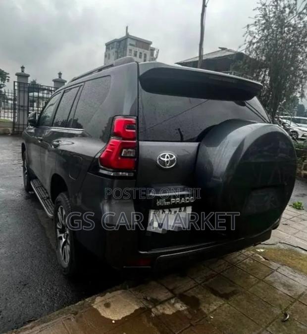 Toyota Land Cruiser Prado 2022 Teal