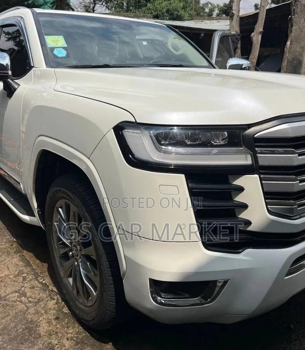Toyota Land Cruiser 2022 White