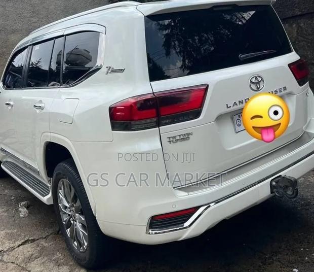 Toyota Land Cruiser 2022 White
