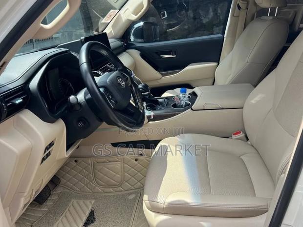 Toyota Land Cruiser 2022 White