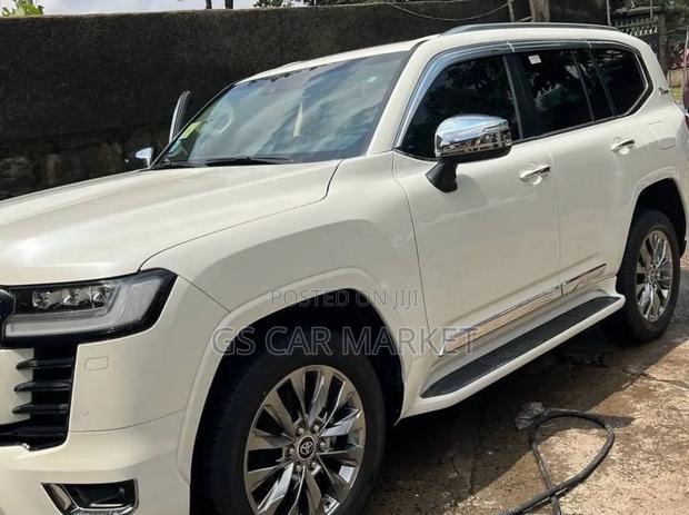 Toyota Land Cruiser 2022 White