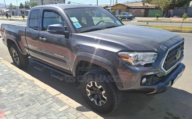 Toyota Tacoma 2018 Gray