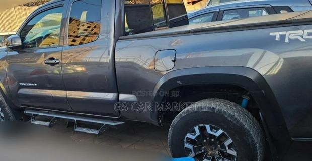 Toyota Tacoma 2018 Gray