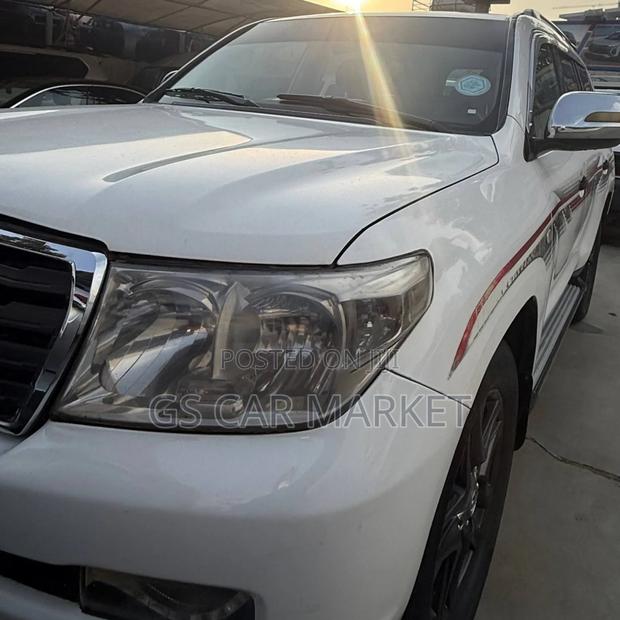 Toyota Land Cruiser 2011 White