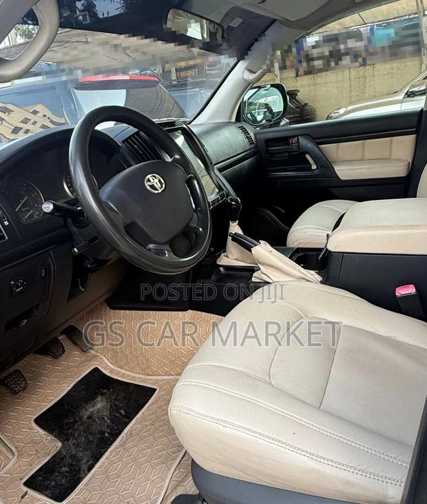 Toyota Land Cruiser 2011 White