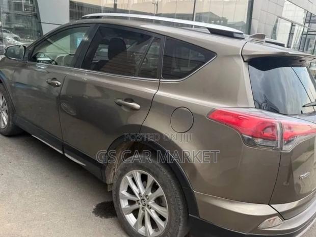 Toyota RAV4 2016 Brown