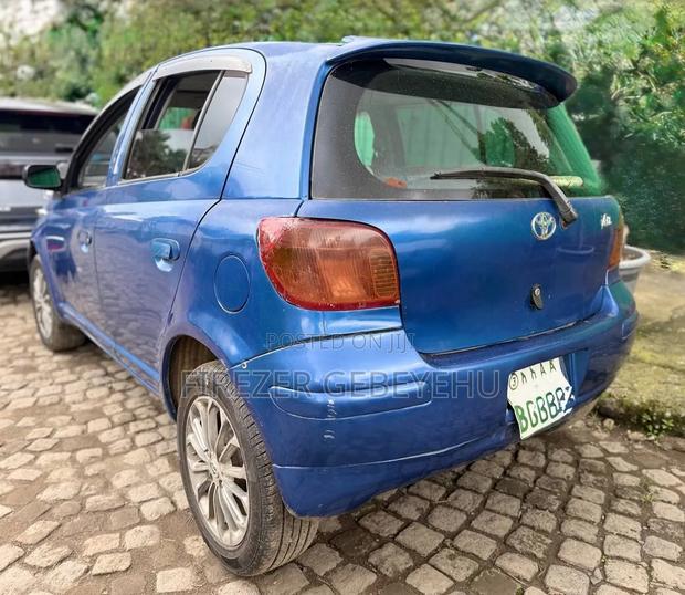 Toyota Vitz 2002 Blue