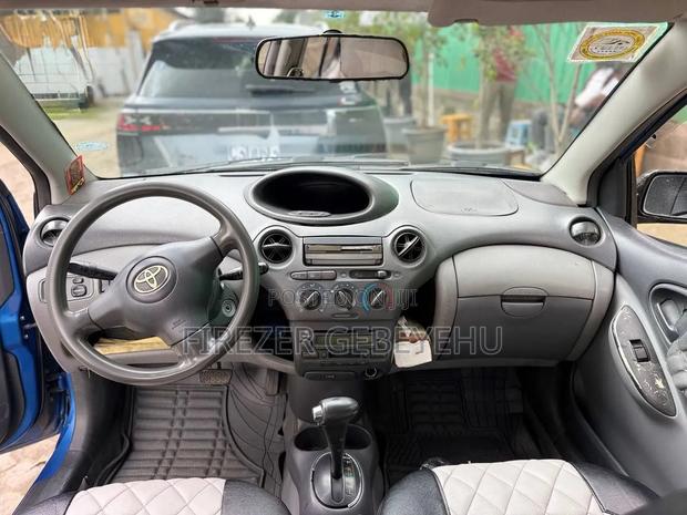 Toyota Vitz 2002 Blue