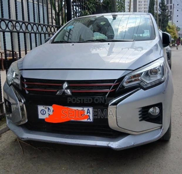 Mitsubishi Attrage 2022 Silver