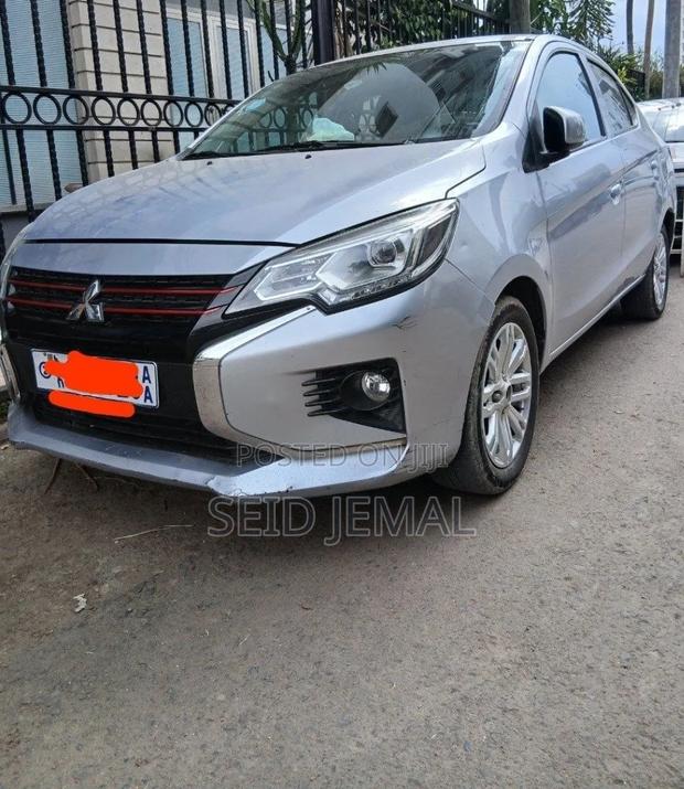 Mitsubishi Attrage 2022 Silver